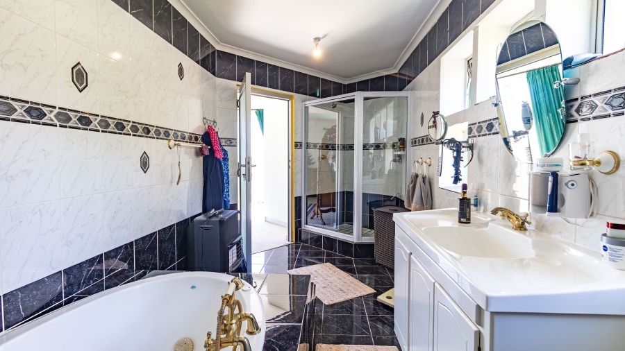 4 Bedroom Property for Sale in Rome Glen Western Cape